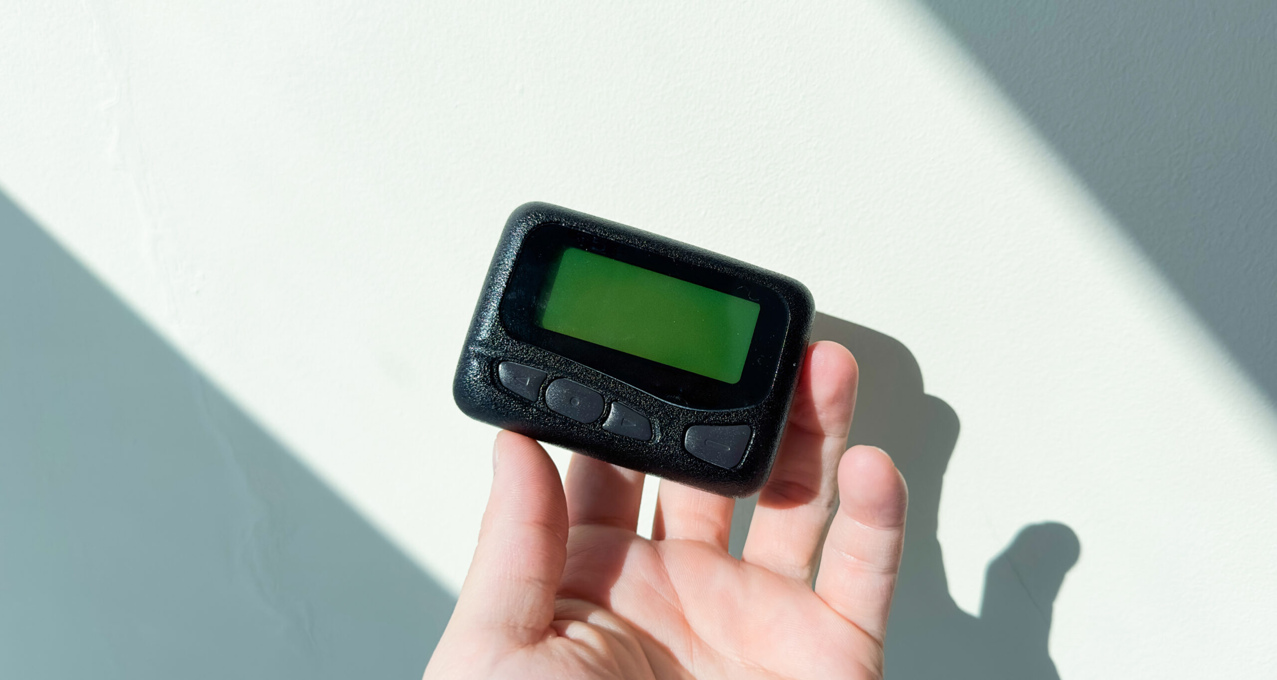 hand-holding-small-device-with-green-screen-it hand-holding-small-device-with-green-screen-it